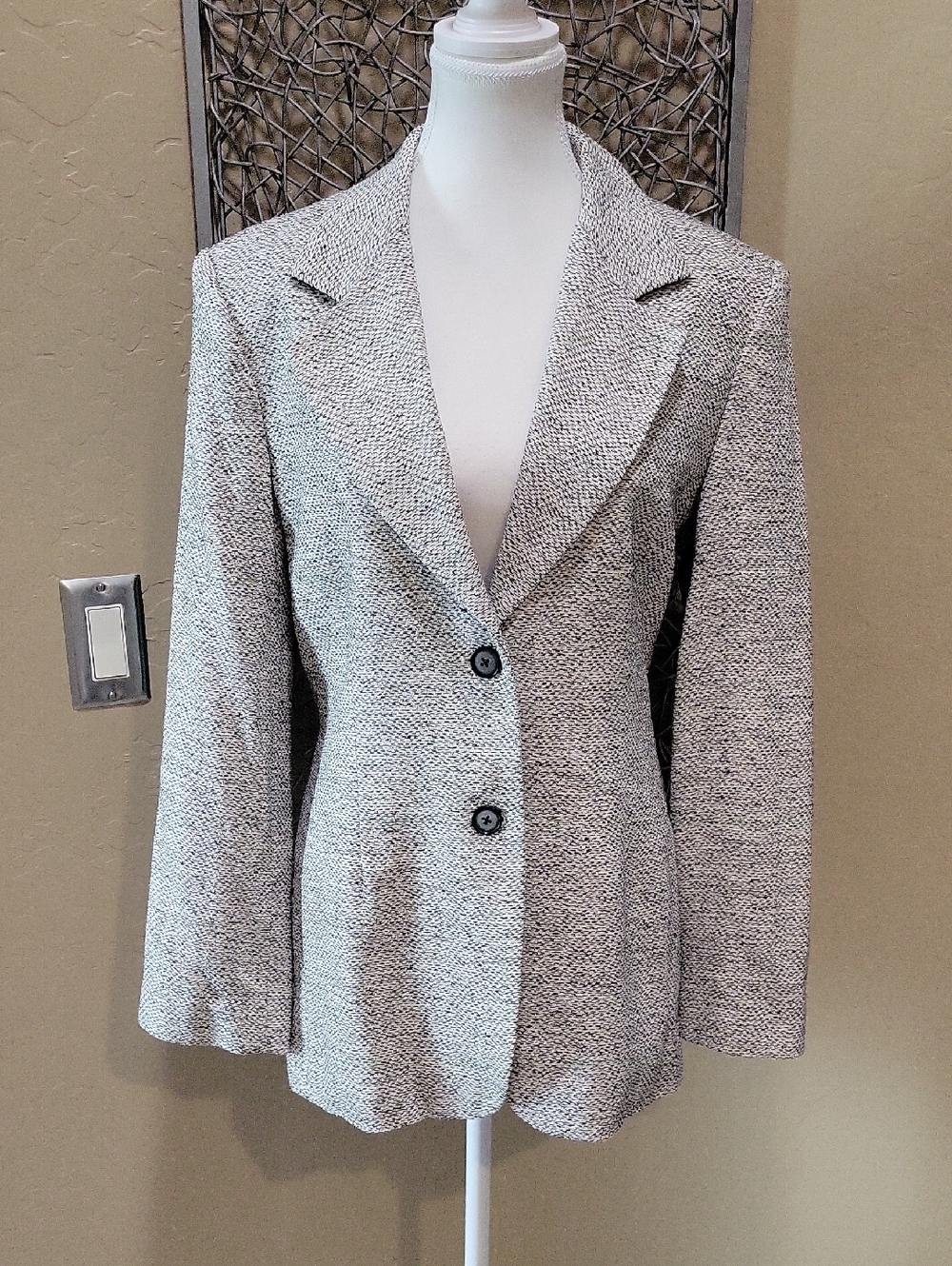 Barrie Pace 100% Silk  Women's Textured Two-Button Blazer in Black and Ivory